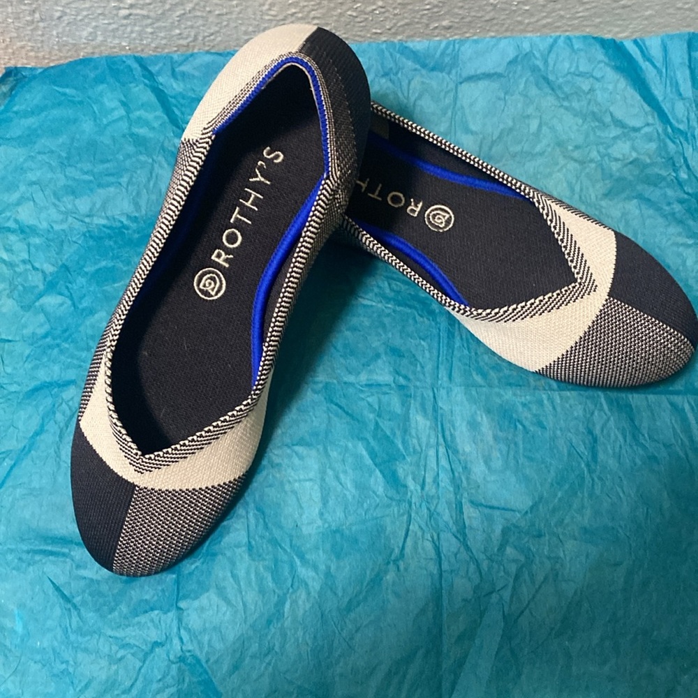 Rothy’s Captoe Black and White flats Women’s size 10